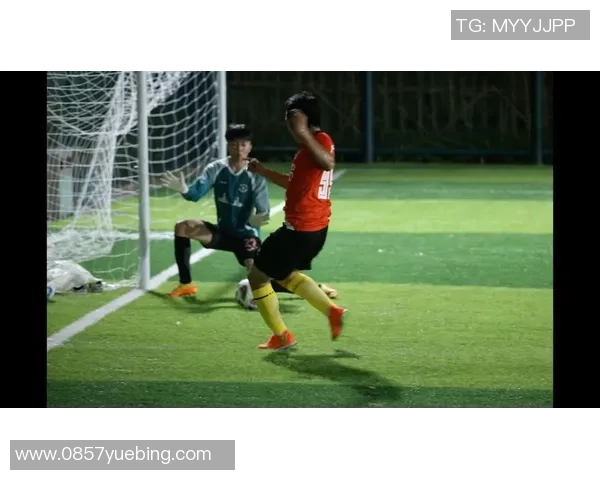 足球明星逃离赛场瞬间的精彩瞬间与独特姿势解析