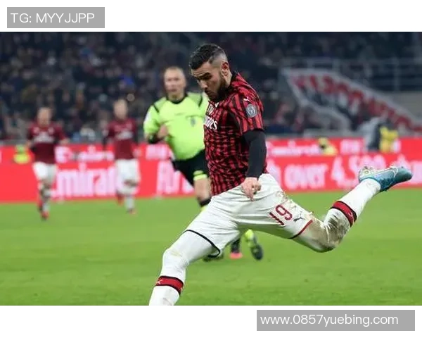 足球明星粉色头发女生的时尚魅力与青春活力展现